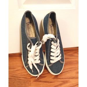 BRAND NEW Margaritaville Canvas Sneakers size 7.5